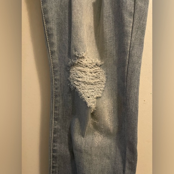Judy Blue NWT Distressed Skinny Fit Jean Light Blue Size 32 - Picture 2 of 16